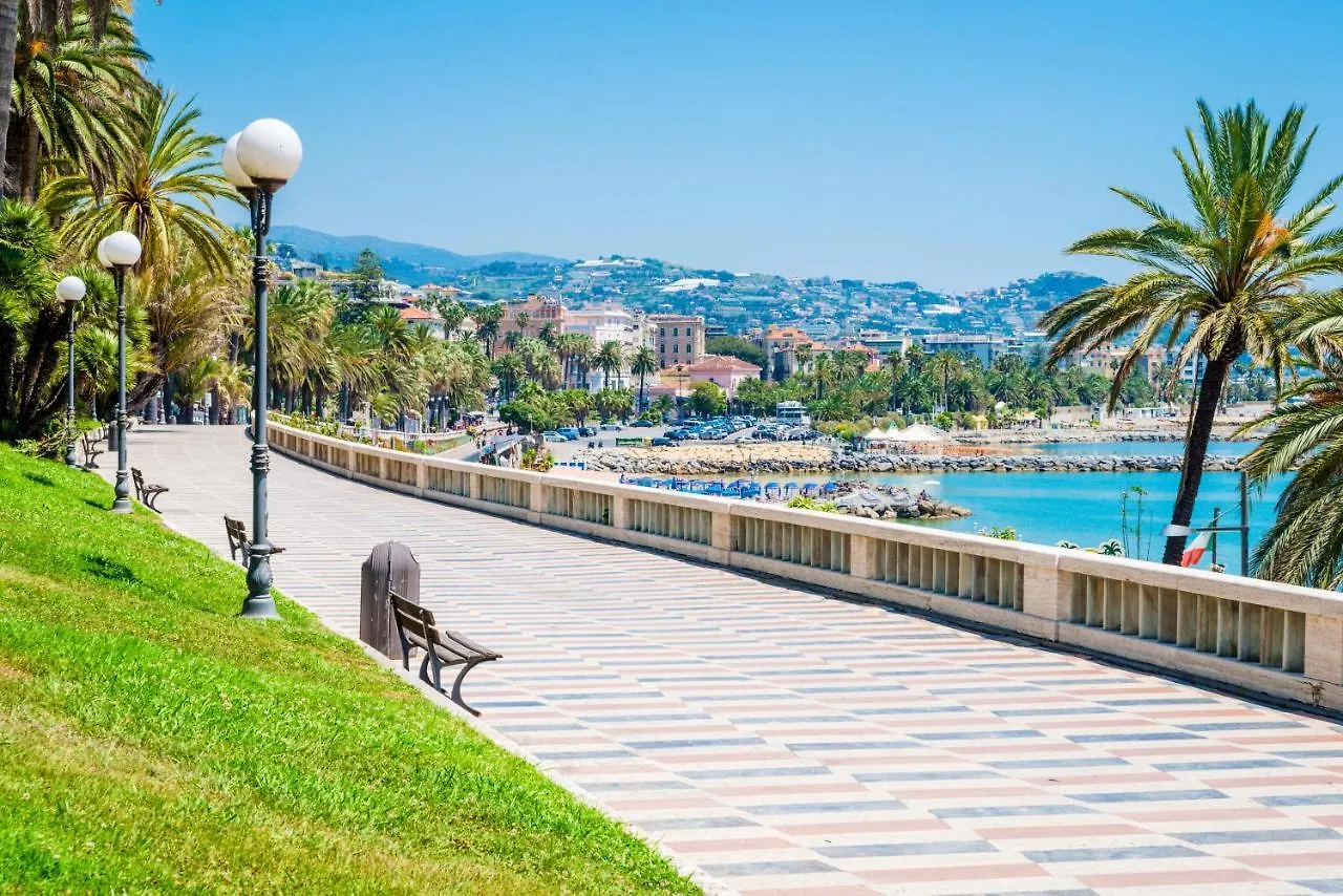 Piro Home Sanremo Centro Con Box Privato 0*,  イタリア